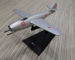 МиГ-9 (1946) серия "Легендарные самолеты" вып.№32