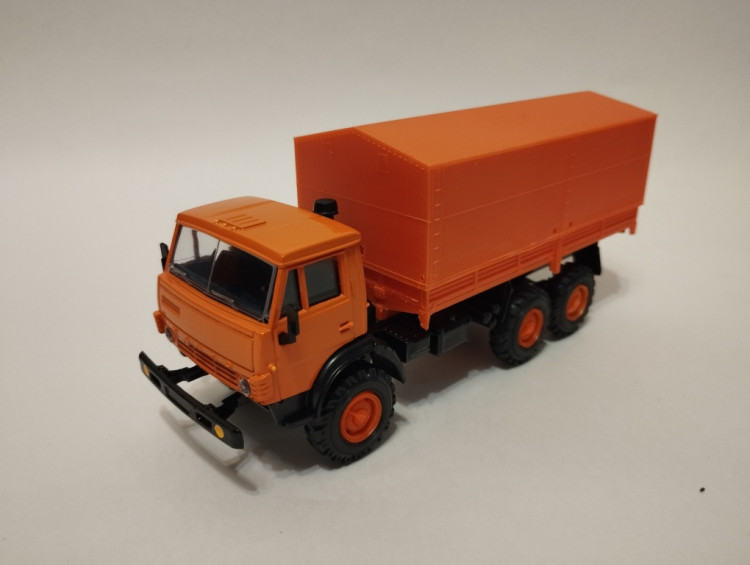Камский грузовик-43105 с тентом E43105or