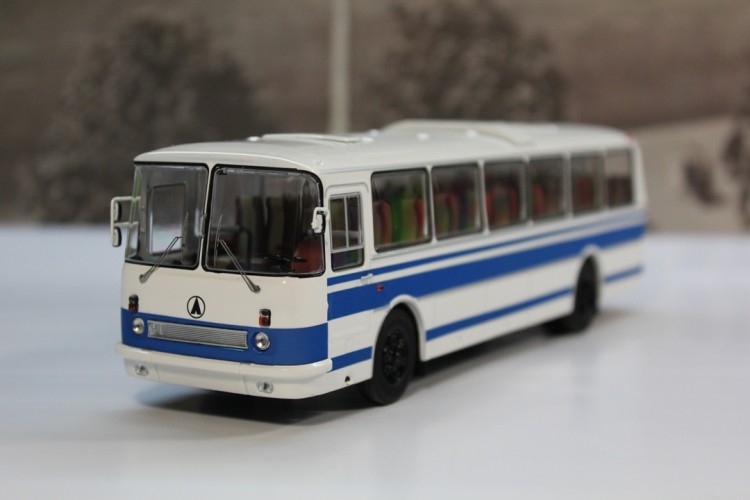 ЛАЗ-699Р (бело-синий) Артикул: 04014B