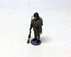 фигурка Советский боец в каске (обмотки, винтовка)