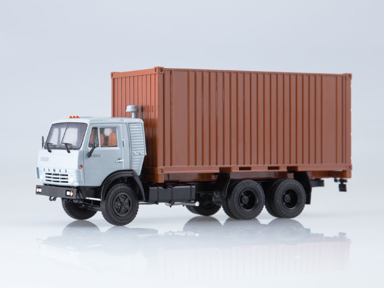 KAMAZ-53212 с 20-футовым контейнером KAMAZ-53212 с 20-футовым контейнером 101999