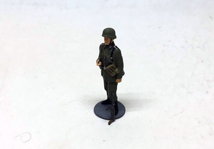 фигурка Немецкий солдат (автомат, каска) AU022-1