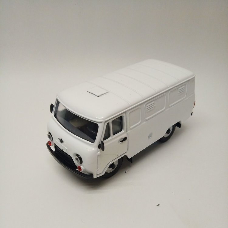 УАЗ-3741 (белый) TTP057-2