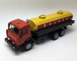 Камский грузовик-53215 молоковоз