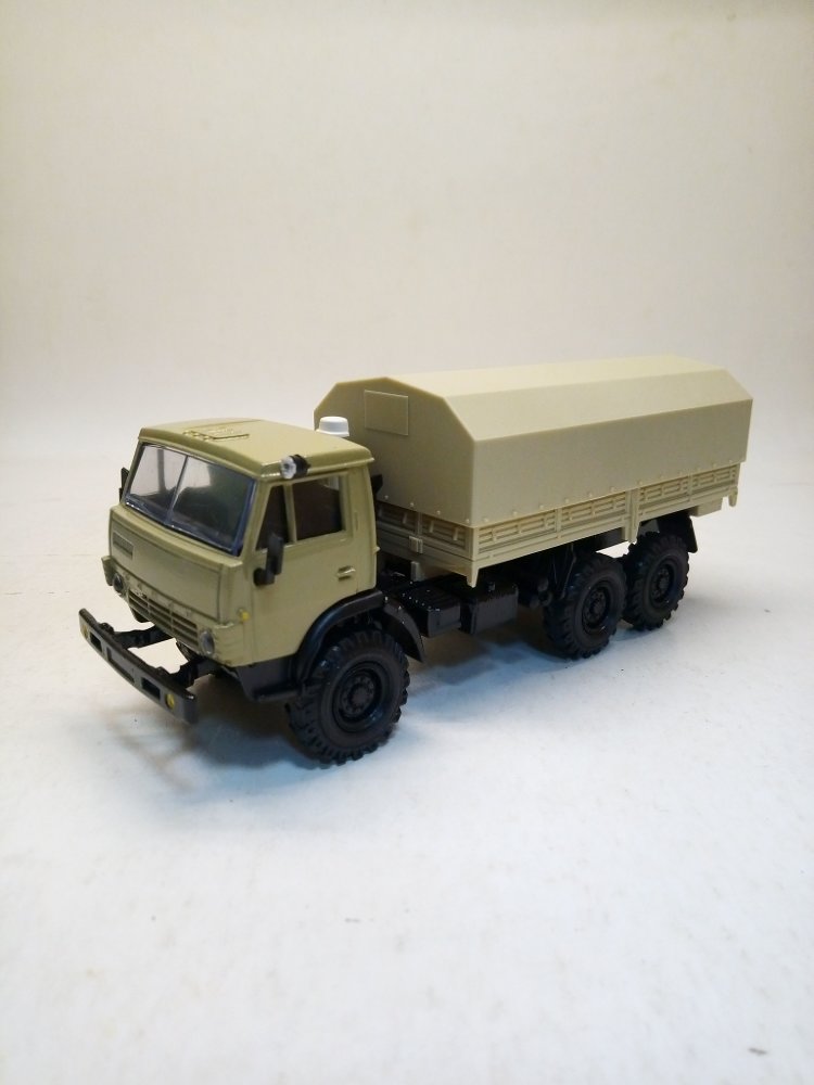 Камский грузовик-4310 с тентом E4310t-01