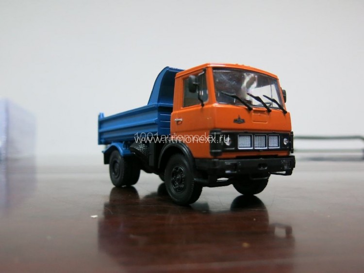 МАЗ-5551 самосвал (ранняя кабина) 1988 г. (оранжевый/синий) 100497.ос