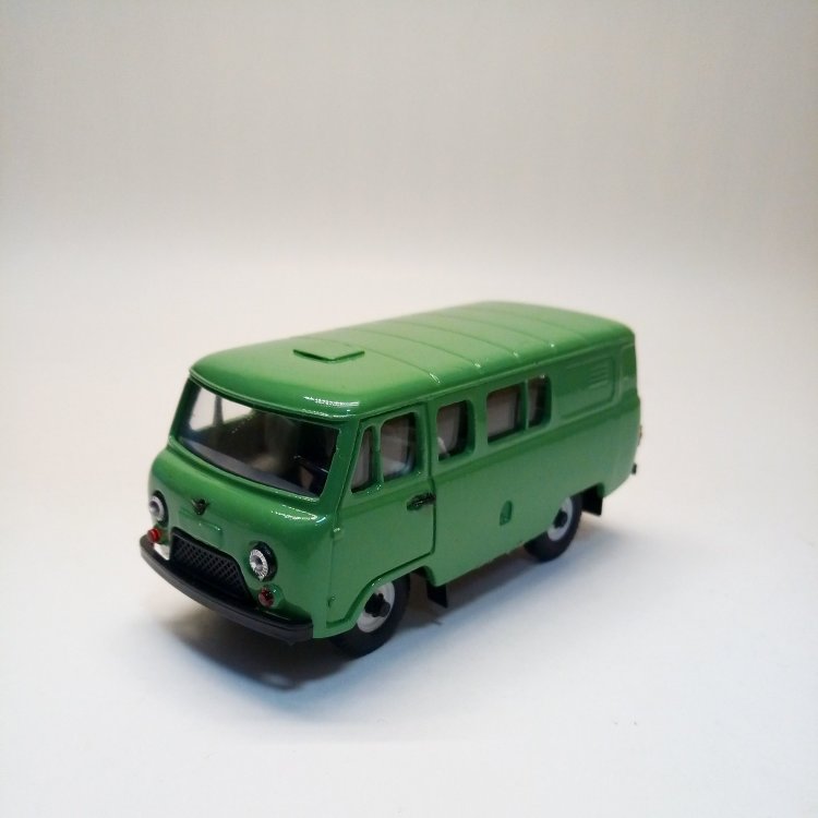 УАЗ-39099 грузопассажирский (зеленый) TT055-8