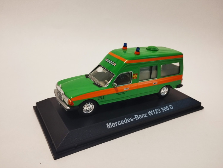 Mercedes-Benz W123 300D Ambulance ASB (комиссия) 351154(k105)