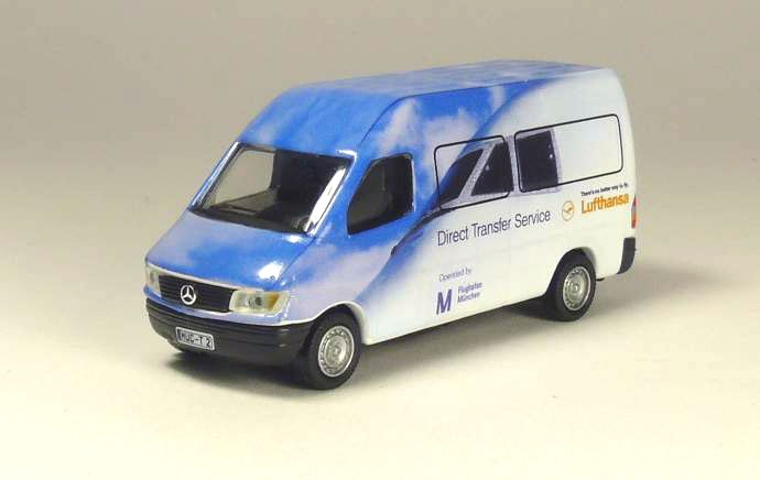 21713_bqc.jpg Mercedes-Benz Sprinter "Lufthansa" Производитель: Schuco
Масштаб: 1:87
Артикул: 21713
Материал: металл
