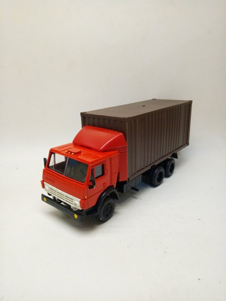 Камский грузовик-53212 (со спойлером) контейнеровоз E53212kont-3
