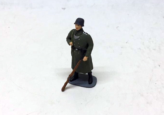 фигурка Немецкий жандарм (шинель,бляха на груди) AU091-1