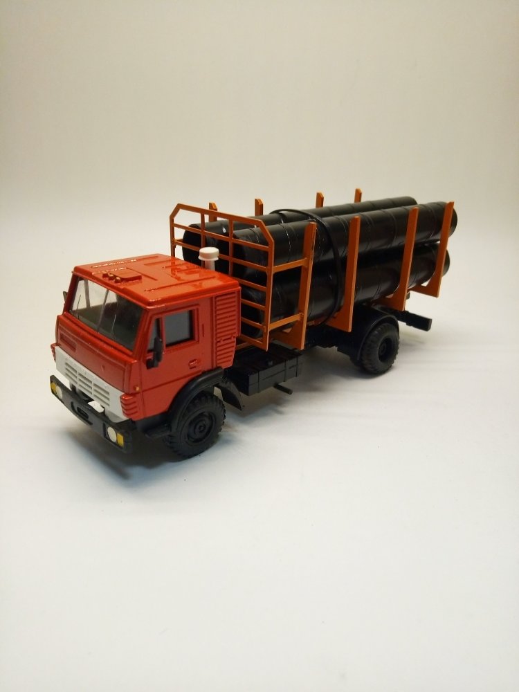 Камский грузовик-5325 трубовоз (с трубами) (конверсия) E5325trub(conv)