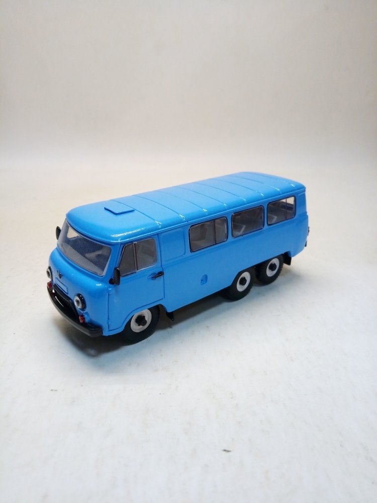 УАЗ-452К автобус трехосный 6х6 (голубой) TTP013-8