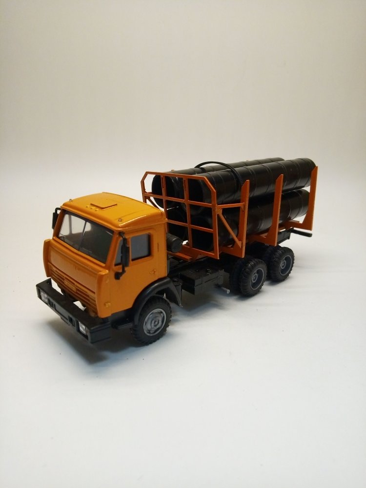 Камский грузовик-53215 трубовоз (с трубами) (конверсия) E53215trub(conv)