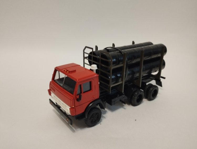 Камский грузовик-5320 трубовоз (с трубами) (конверсия) E5320trub(conv)-1