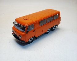УАЗ-452К автобус трехосный 6х6 (оранжевый)
