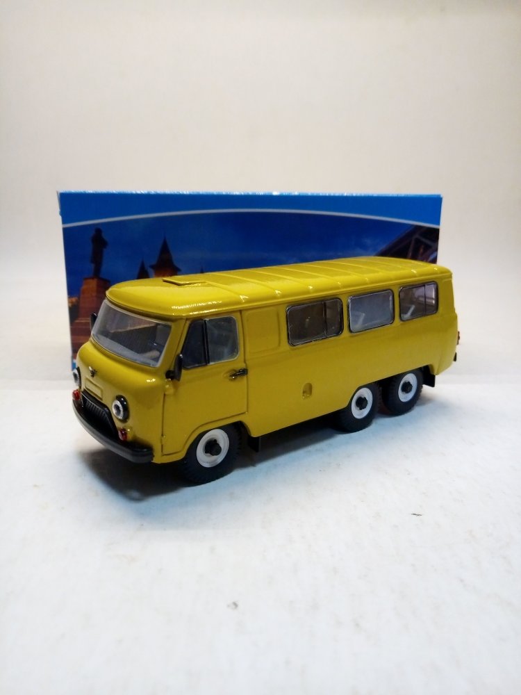 УАЗ-452К автобус трехосный 6х6 (желтый) TTP013-4
