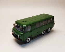 УАЗ-452К автобус трехосный 6х6 (зеленый)