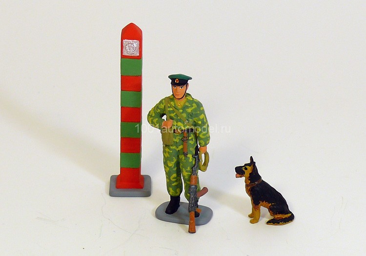 фигурка Пограничник (бинокль) с овчаркой + пограничный столб