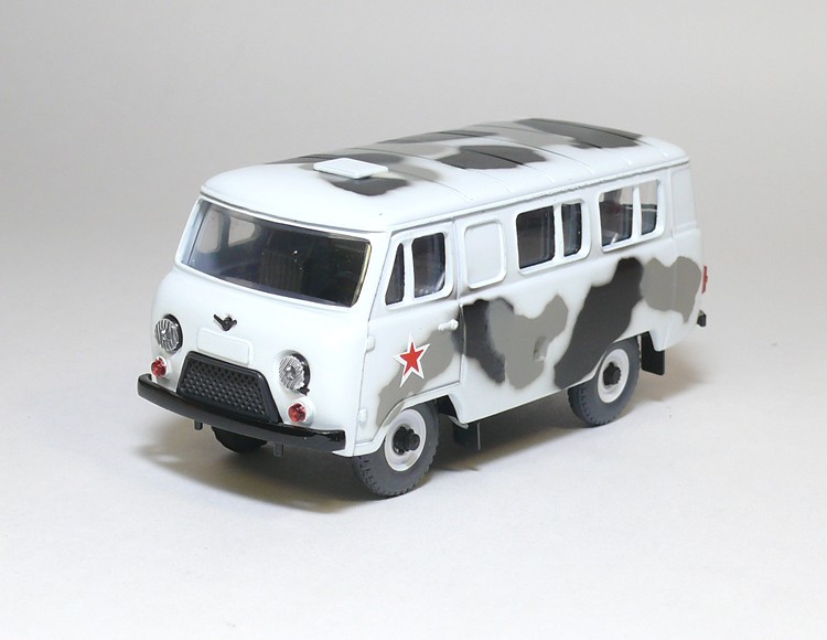 uaz3962ser_kamufl_b5m.jpg УАЗ-3962 камуфляж зима Производитель: Тантал (Россия, г.Маркс)
Масштаб: 1:43
Материал: металл