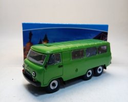 УАЗ-452К автобус трехосный 6х6 (светло-зеленый)