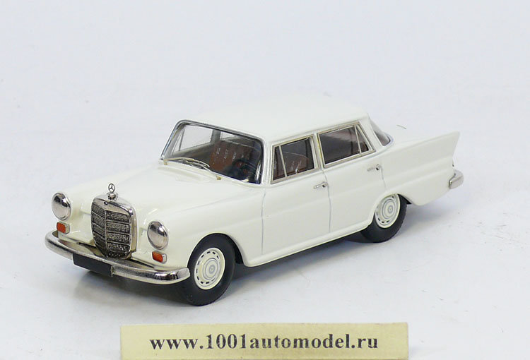 Mercedes 200 4-door Saloon &quot;Heckflosse&quot; 1965 M43078-2