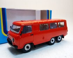 УАЗ-452К автобус трехосный 6х6 (красный)