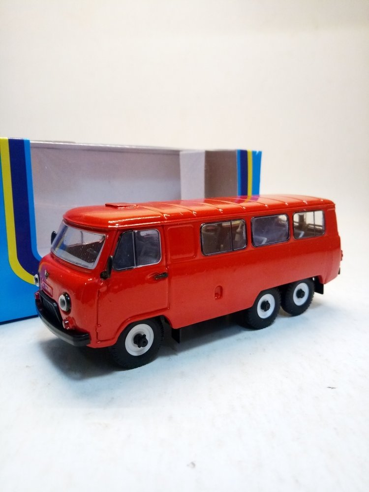 УАЗ-452К автобус трехосный 6х6 (красный) TTP013-2