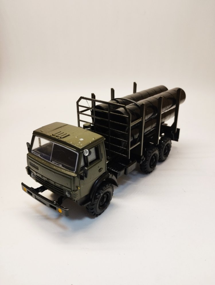 Камский грузовик-4310 трубовоз (с трубами) (конверсия) E4310trub(conv)