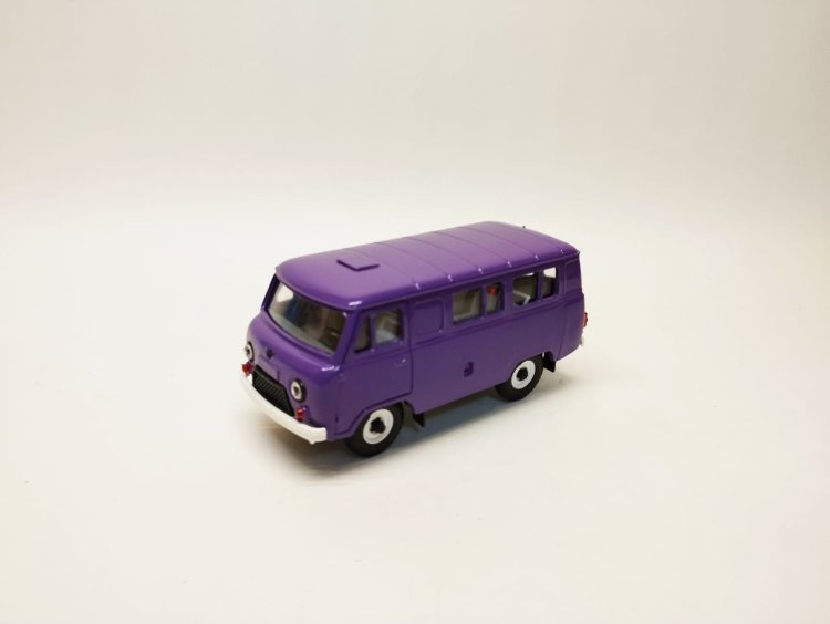 УАЗ-3962 (фиолетовый,белый бампер) TTP058-2